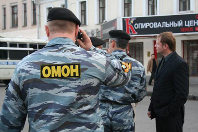 Полиция не нашла бомбу в подозрительной коробке на Курском вокзале в Москве (Версия 2)