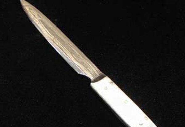 В Петербурге водитель иномарки напал с ножом на водителя автобуса с детьми