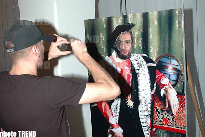 Дмитрий Нагиев в роли Ивана Грозного, танцы живота и автографы на фотовыставке Екатерины Рождественской