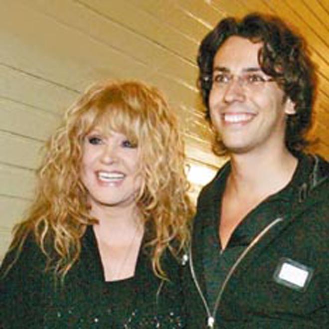 Максим Галкин повез Пугачеву в клинику