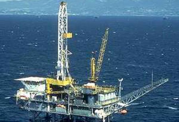 Иран утверждает, что открыл новое месторождение легкой нефти