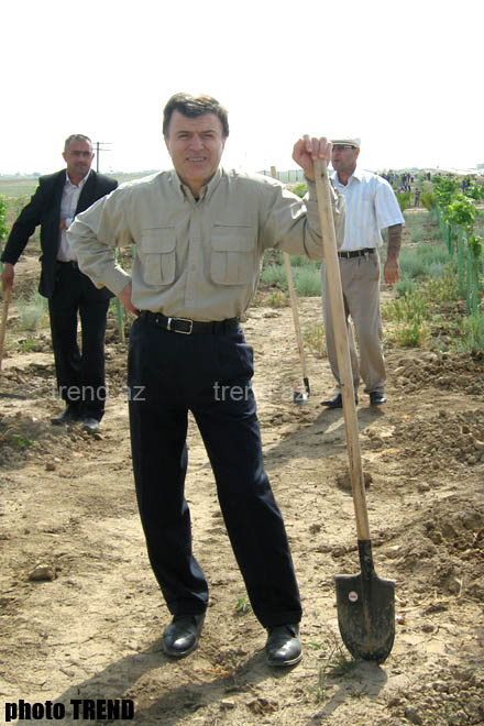 Азербайджанский  министр - экстремал издал три книги (фотосессия)