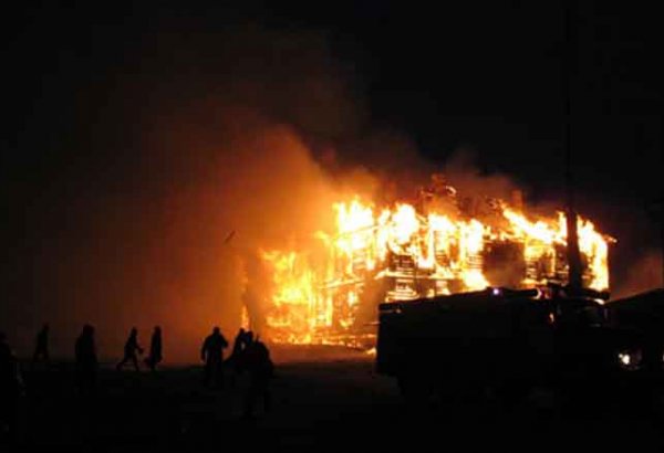 В Германии неизвестные подожгли еще один приют для беженцев