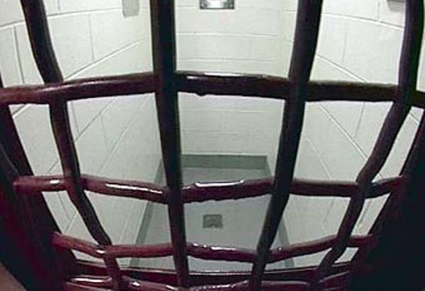 В иранской тюрьме девять женщин объявили голодовку