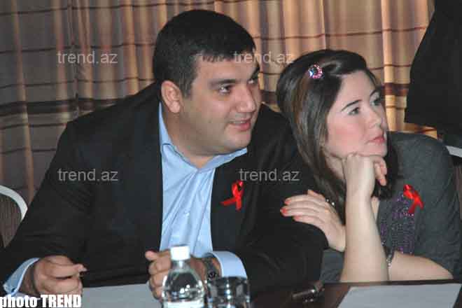 Певица Эльнара дала своему сыну не одно, не два, а целых три имени