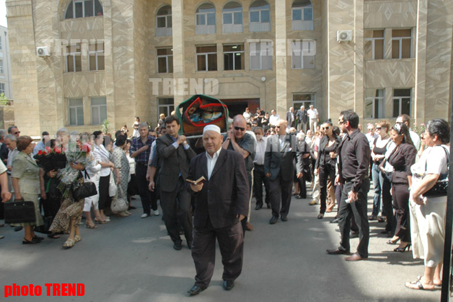 Агабека Султанова проводили в последний путь