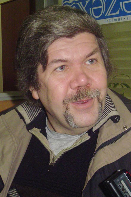 Если кто-то вам скажет, что в Азербайджане литература умерла, плюньте ему в глаза – писатель-фантаст Александр Хакимов