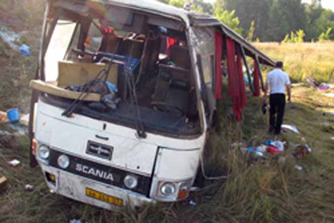 В Боливии автобус упал в пропость, погибли 16 человек