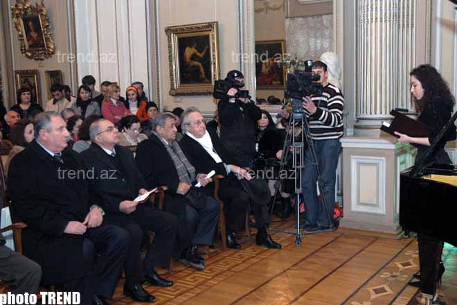 Ко дню молодежи сольный концерт дала пианист Бикя Ахундова