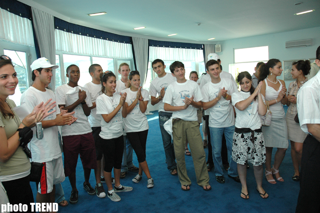 "Море друзей" приплыли в Яхт-клуб