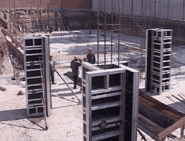 В Баку рабочий похитил тонну арматуры