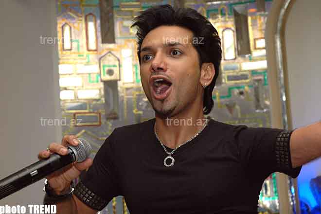 Микрофон и Фаиг Агаев неотделимы друг от  друга! (фотосессия)