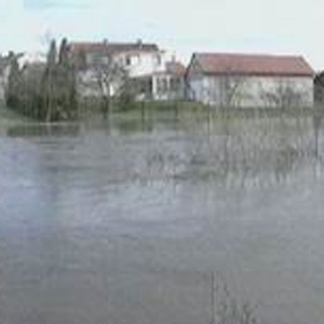 В Казахстане количество жертв наводнения в селе Кызыл  - Агаш продолжает расти