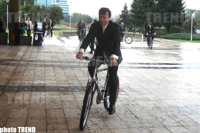 Азербайджанский  министр - экстремал издал три книги (фотосессия)