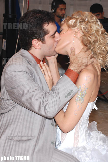 Всемирный день поцелуя в жизни азербайджанских шоу-звезд