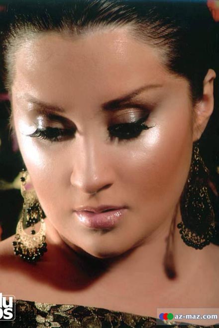 Певица Хатира Ислам протестует