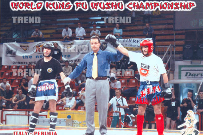 Это он, это он наш трехкратный чемпион!