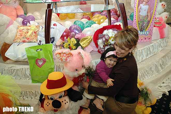 Певица Лала Мамедова день рождения годовалой дочери отметила роскошным банкетом