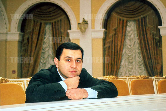 Французский скрипач Жюльен Шован в разговоре со мной подчеркнул, что наш с ним концерт азербайджано-французской музыки - интересный опыт - заслуженный артист Азербайджана Мурад Гусейнов