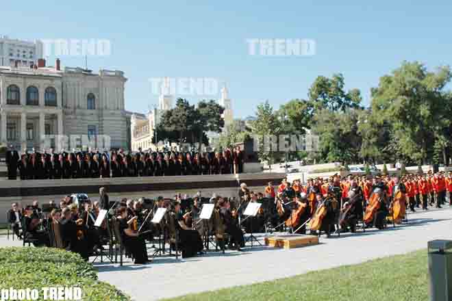 По случаю Дня музыки в Парке фонтанов прошел концерт