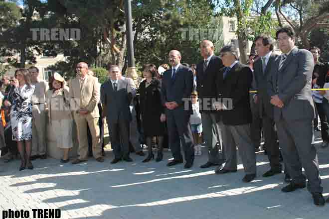 По случаю Дня музыки в Парке фонтанов прошел концерт