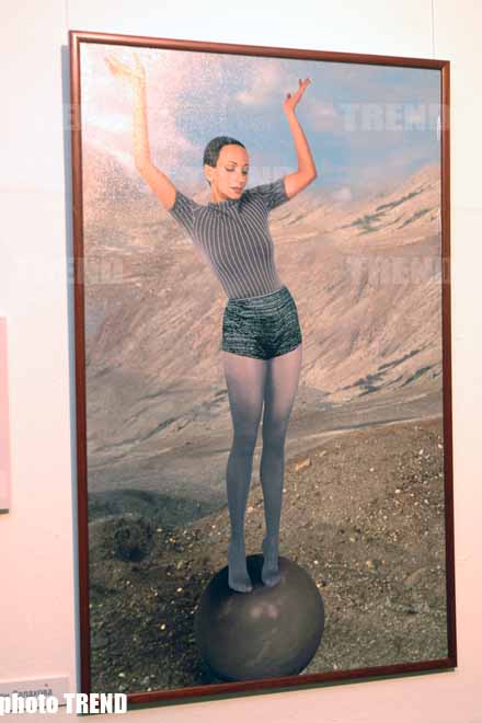 Дмитрий Нагиев в роли Ивана Грозного, танцы живота и автографы на фотовыставке Екатерины Рождественской