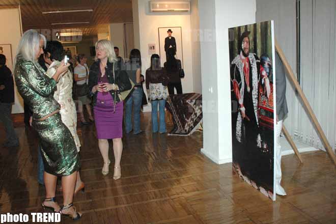 Дмитрий Нагиев в роли Ивана Грозного, танцы живота и автографы на фотовыставке Екатерины Рождественской