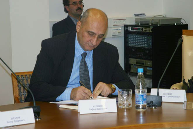 Часть национальной элиты собирается из-за страха покинуть Москву -  председатель общества азербайджанской культуры "Очаг" Тофик Меликов