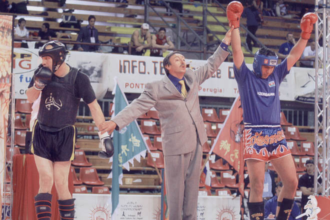 В Азербайджане на пляже убит чемпион мира по боям без правил - друзья не хотели платить за вход