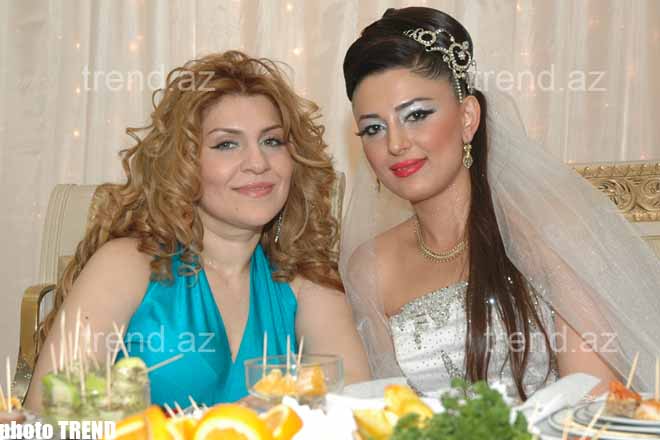 Певица Хатун и стилист Балаш превратили свадьбу своего брата в фестиваль (видео+фотосессия)