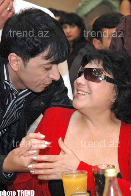 Певица Хатун и стилист Балаш превратили свадьбу своего брата в фестиваль (видео+фотосессия)