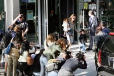 Родителей просят не брать автографы у Джолипиттов