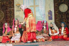 Заслуженная артистка Азербайджана Тунзаля Алиева - обряд нанесения хны (фотосессия)