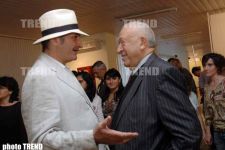 Дмитрий Нагиев в роли Ивана Грозного, танцы живота и автографы на фотовыставке Екатерины Рождественской