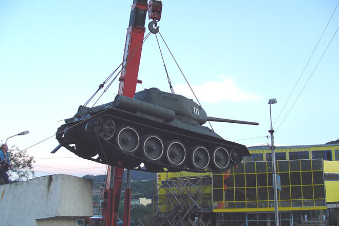 Танк времен Второй Мировой войны поднят со дна Невы