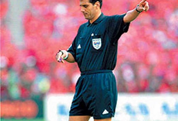 Пятеро судей будут обслуживать матчи ЧЕ-2012 по футболу в Польше и Украине