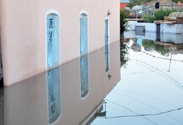 В Баку проведены спасательные работы в связи с затоплением ряда территорий