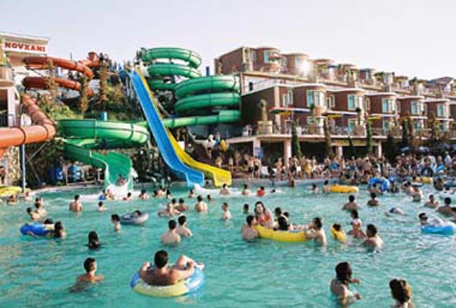 Крупный детский курорт построен на  берегу Каспия в Туркмении