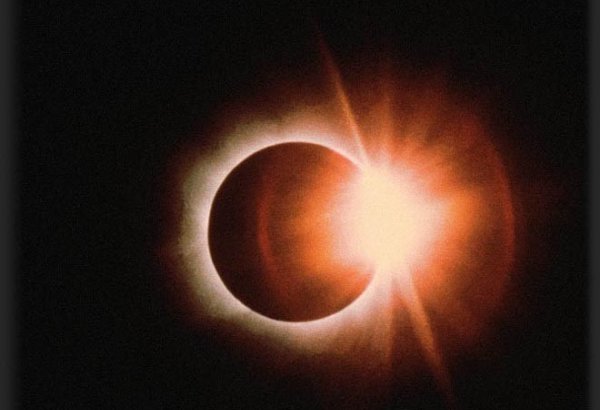 Жители земли наблюдали солнечное затмение (Обновлено)