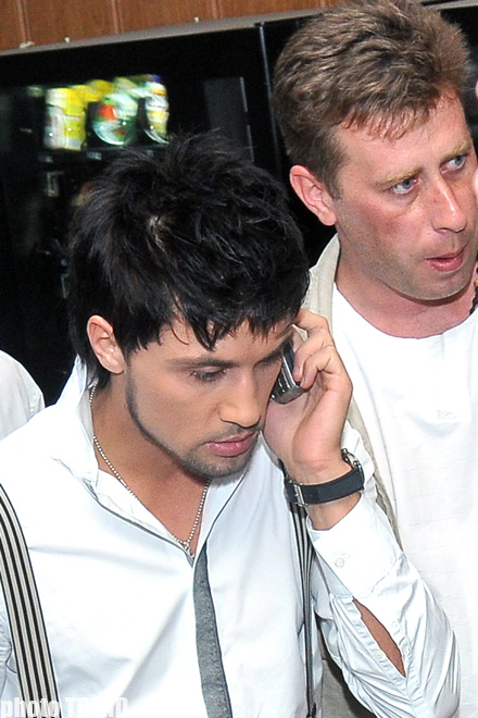 Бакинские папарацци поймали победителя Евровидения-2008 Диму Билана полуголым (фотосессия+видео)