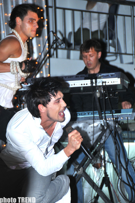 Бакинские папарацци поймали победителя Евровидения-2008 Диму Билана полуголым (фотосессия+видео)