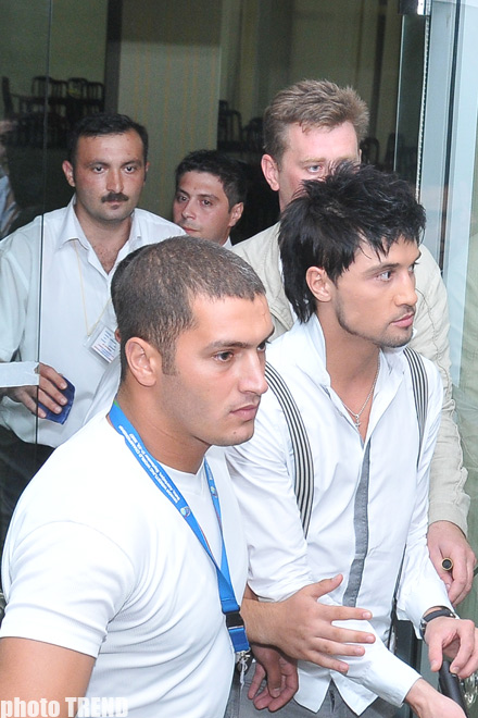 Бакинские папарацци поймали победителя Евровидения-2008 Диму Билана полуголым (фотосессия+видео)