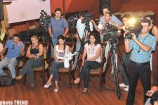 Заслуженная артистка Азербайджана  Бриллиант Дадашова  угрожает пиратам тюремным сроком от 1 до 5 лет (фотосессия-видео)