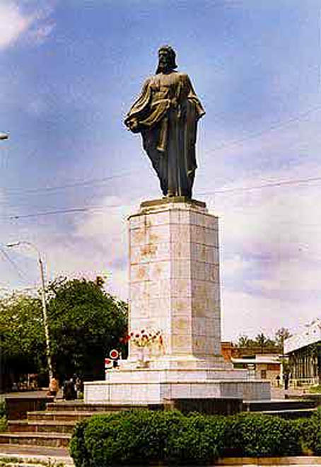 Опасность, грозящая  мавзолею Низами в Гяндже, миновала