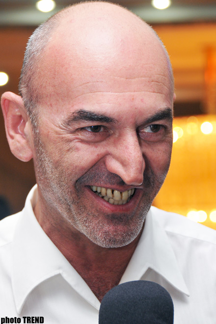 Новый диск заслуженного артиста Азербайджана Ильгара Мурадова закодирован (видео)