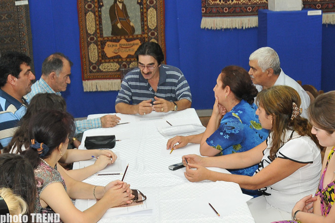 Отец иранского ковра поделился в Баку секретами мастерства