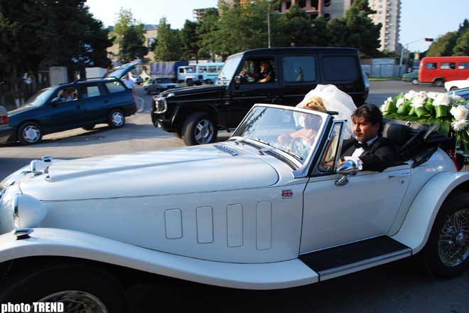 Азербайджанская певица Ройя Айхан на своей свадьбе представителей прессы оставила за дверью (видео)