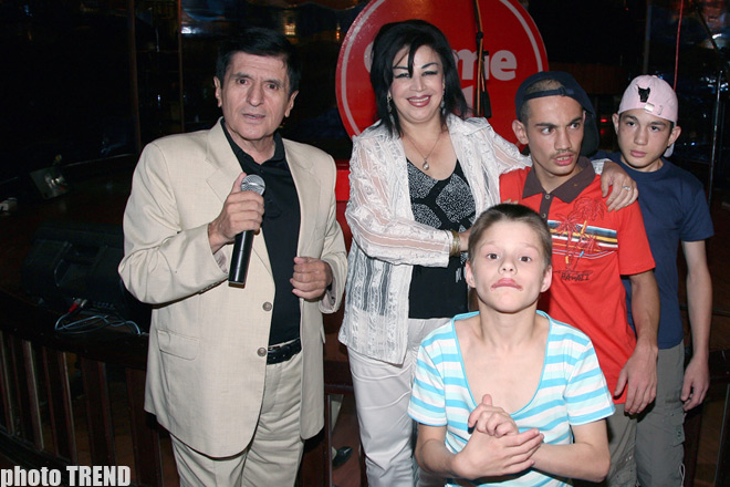 Звезды азербайджанской эстрады спели для детей, больных талассемией (фотосессия)