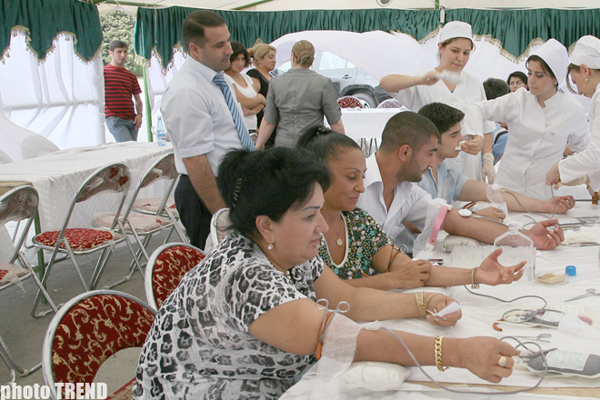 Звезды азербайджанской эстрады спели для детей, больных талассемией (фотосессия)
