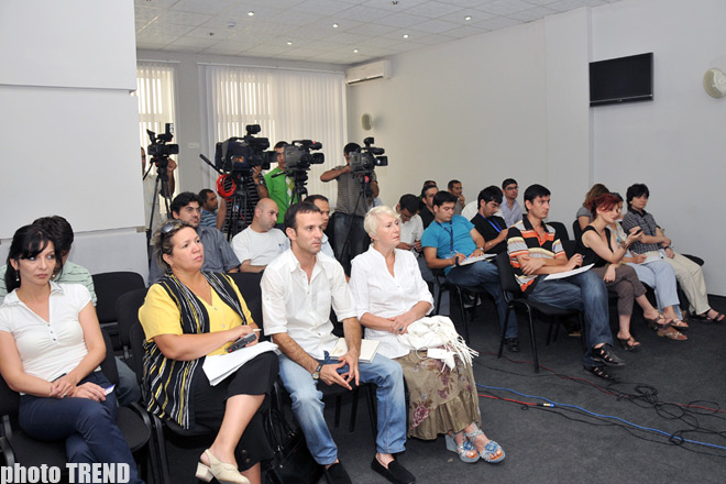 Телевидение сейчас переживает кризис, считает президент "Евразийской академии телевидения и радио" Олег Попцов